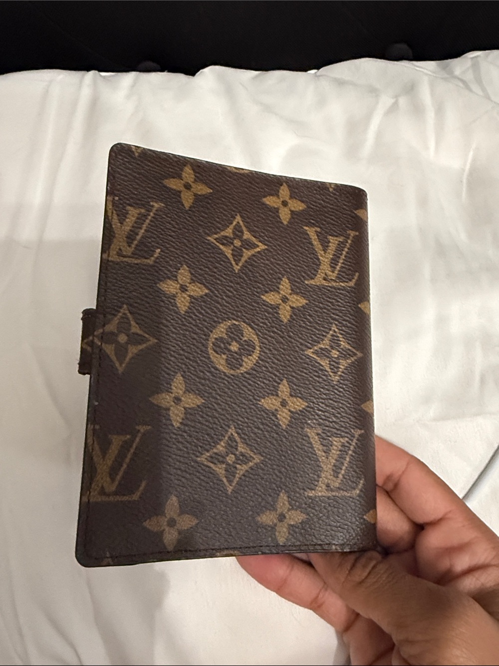 Louis Vuitton Small Ring Agenda Cover in Monogram - Picture 7 of 8